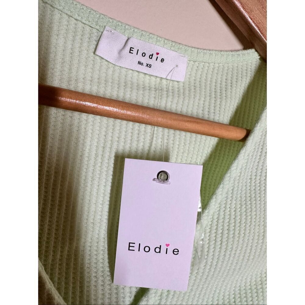 🌸 Anthropologie Elodie Light Green Short Sleeve Button Front Top Size XS - Picture 2 of 3